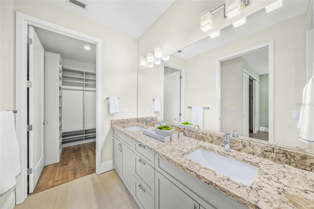 72 SCHOOL AVENUE Sarasota, FL 34237