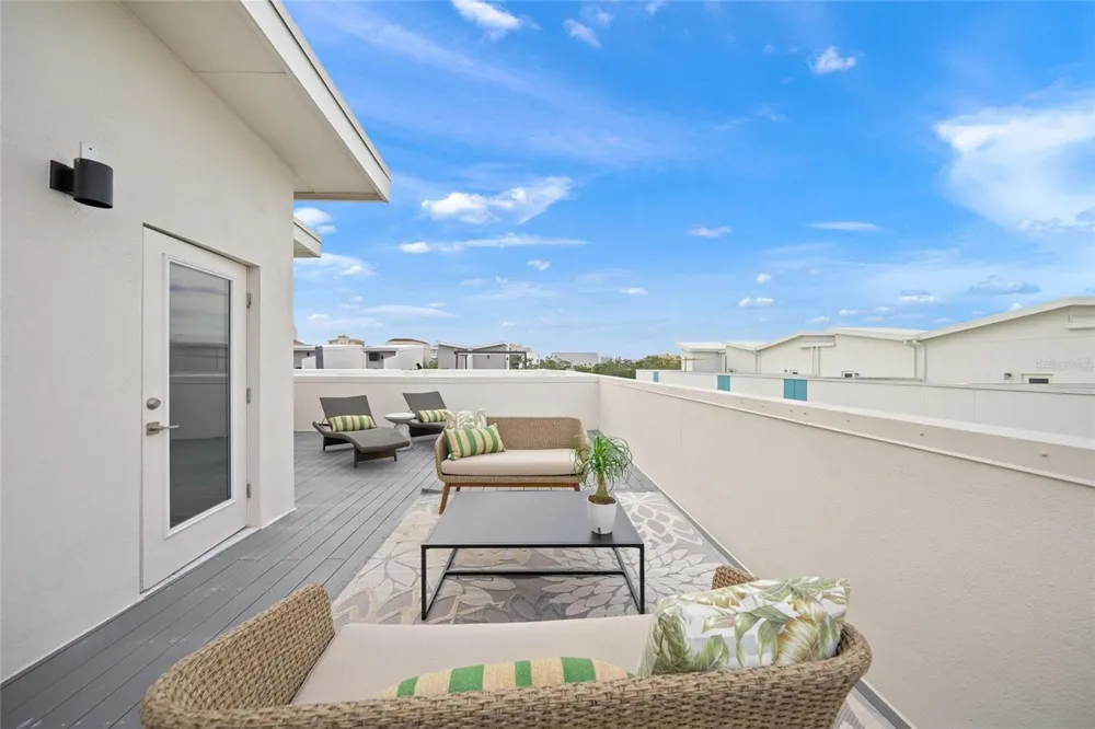 72 SCHOOL AVENUE Sarasota, FL 34237
