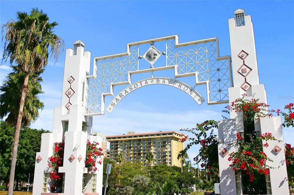 72 SCHOOL AVENUE Sarasota, FL 34237