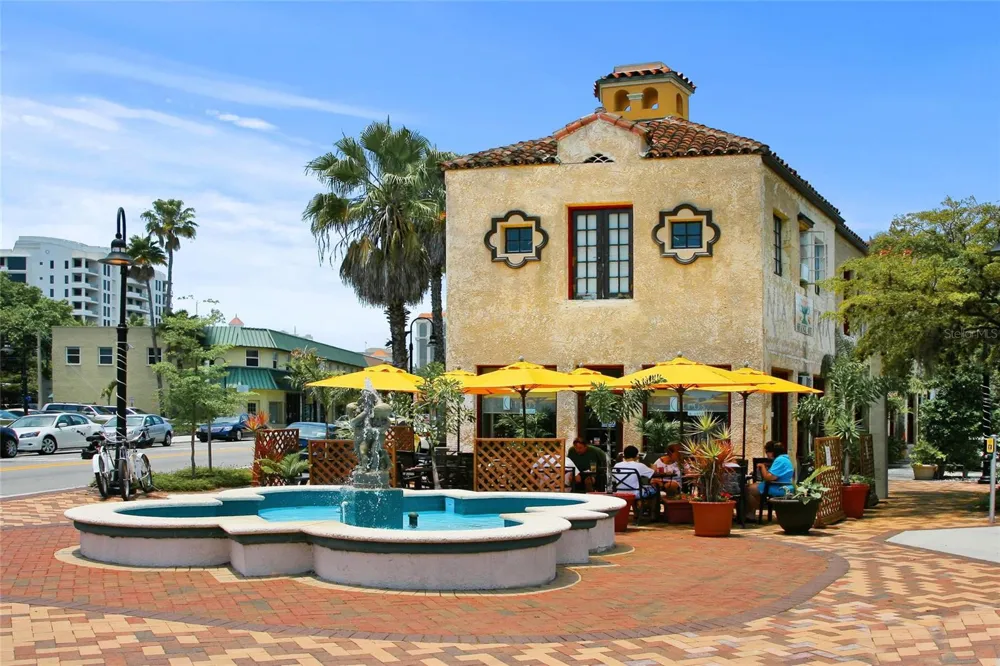 72 SCHOOL AVENUE Sarasota, FL 34237
