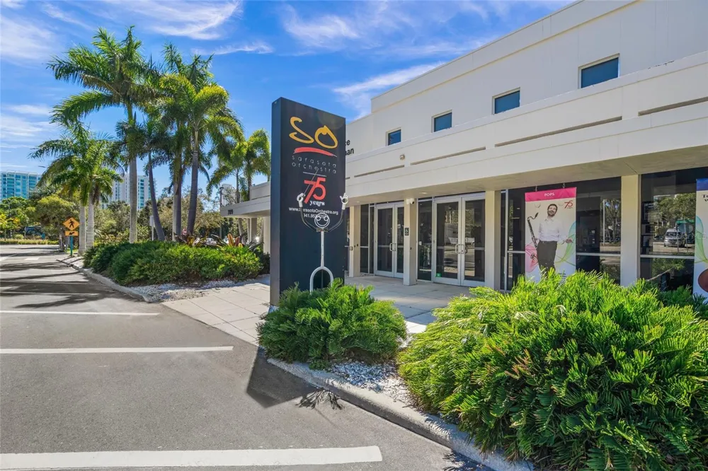 72 SCHOOL AVENUE Sarasota, FL 34237
