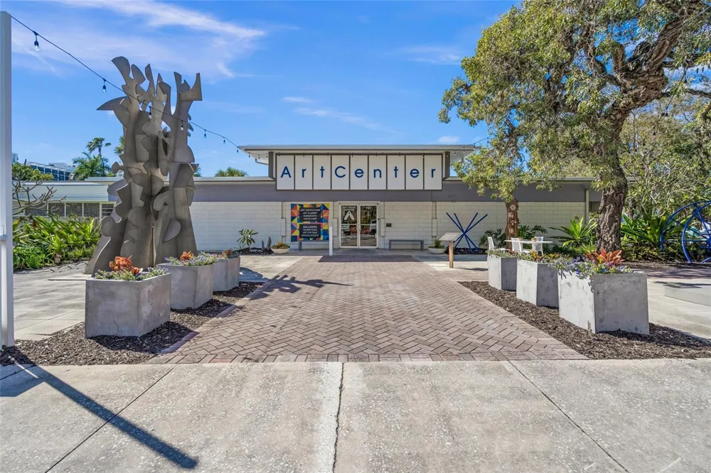 72 SCHOOL AVENUE Sarasota, FL 34237