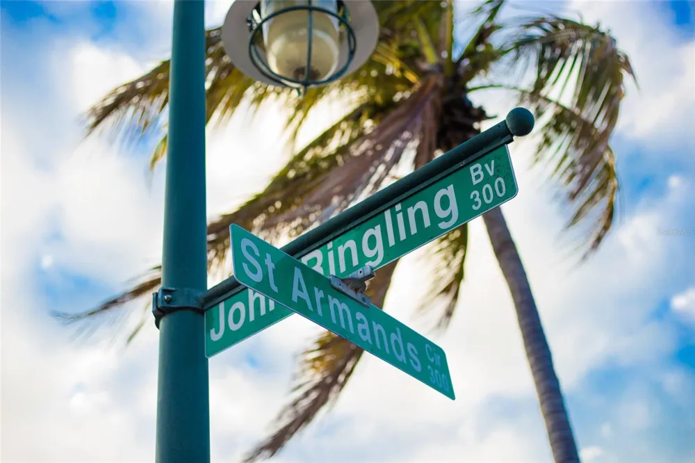 72 SCHOOL AVENUE Sarasota, FL 34237