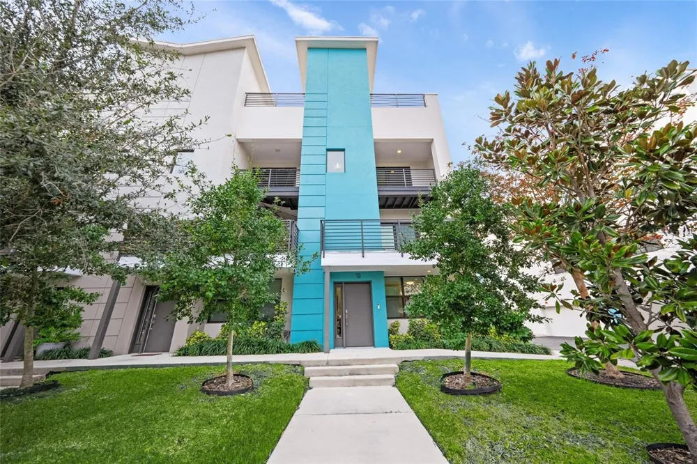 72 SCHOOL AVENUE Sarasota, FL 34237