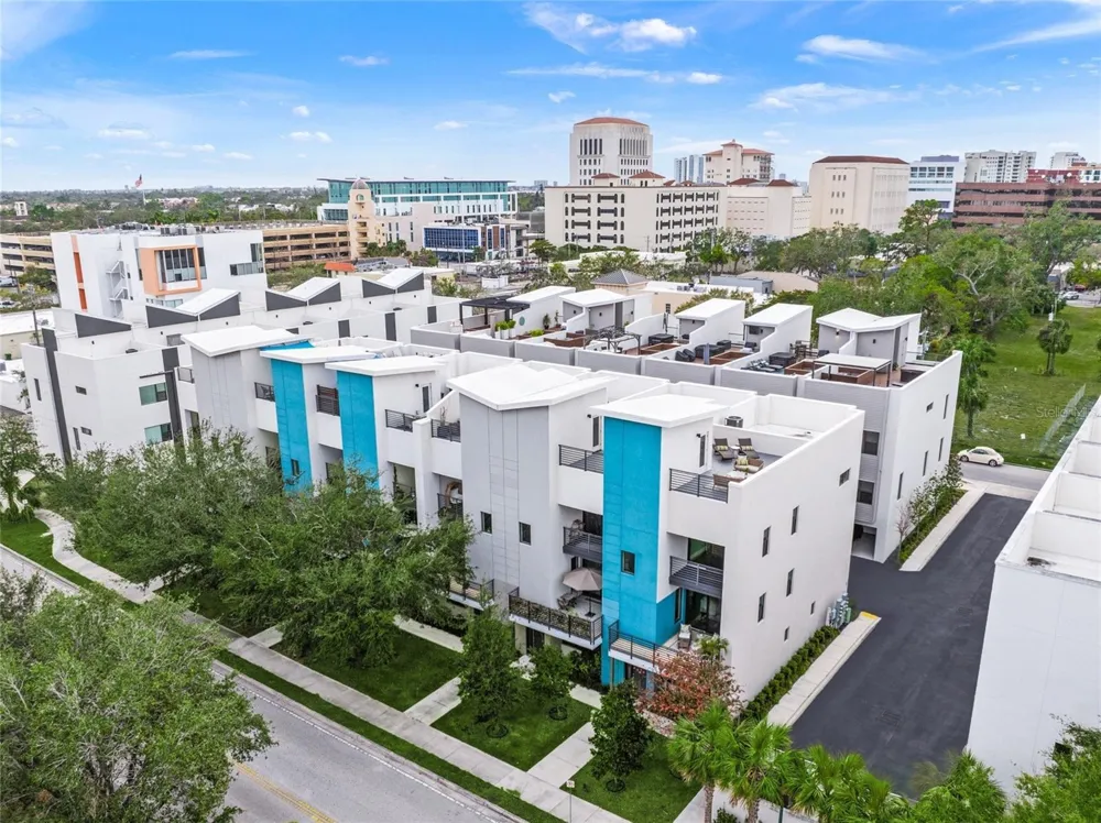 72 SCHOOL AVENUE Sarasota, FL 34237