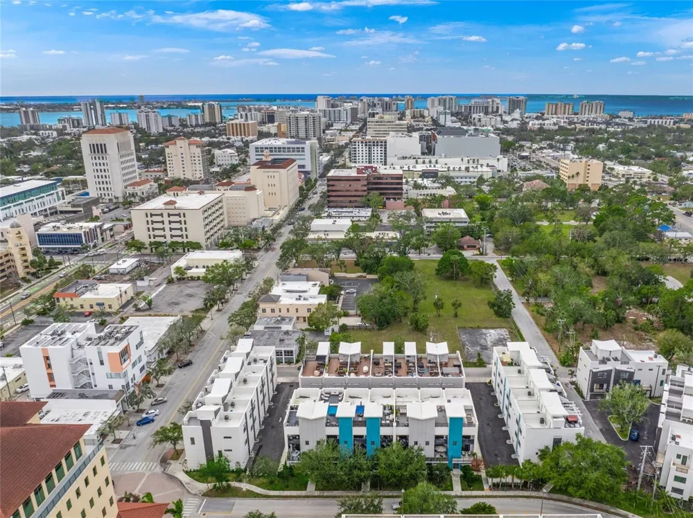 72 SCHOOL AVENUE Sarasota, FL 34237
