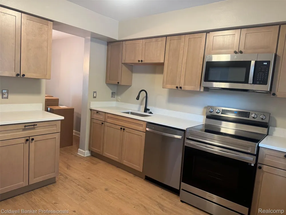 1805 Brentwood Drive #329 Troy City, MI 48098