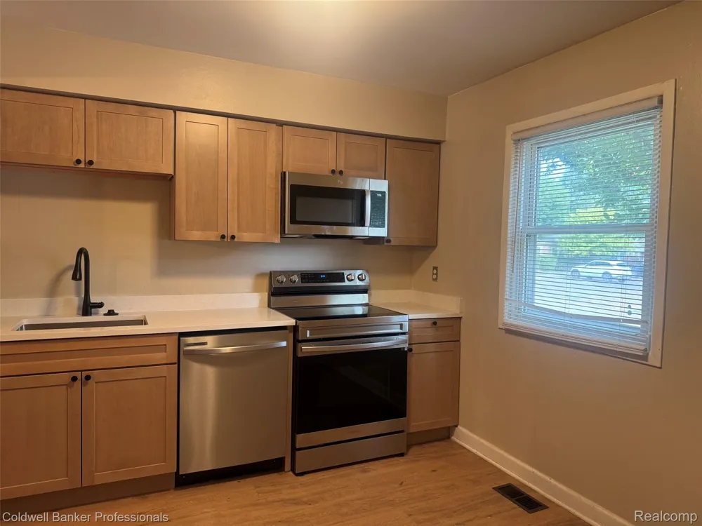 1805 Brentwood Drive #329 Troy City, MI 48098