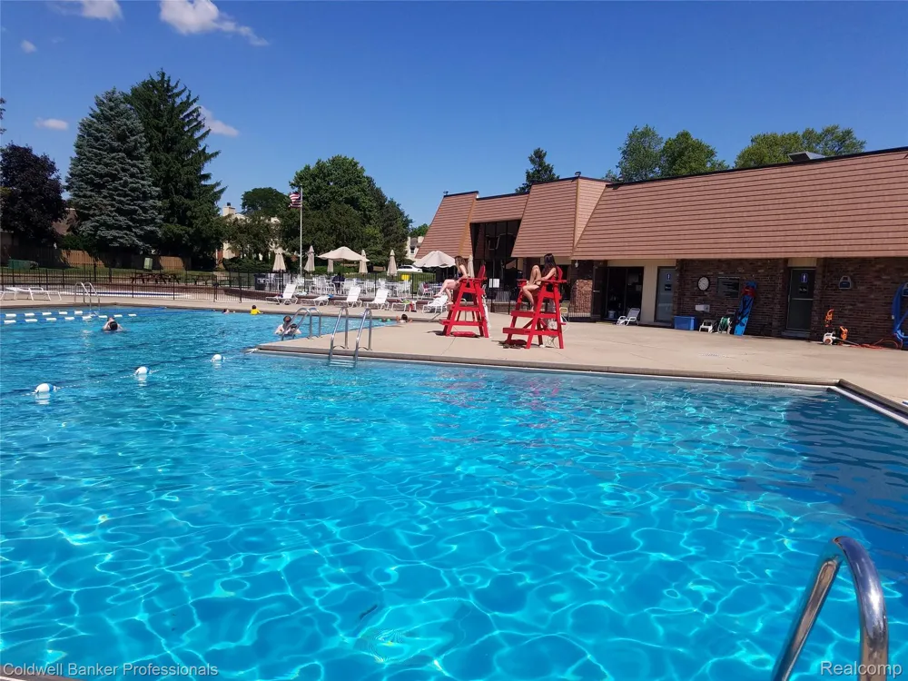 1805 Brentwood Drive #329 Troy City, MI 48098