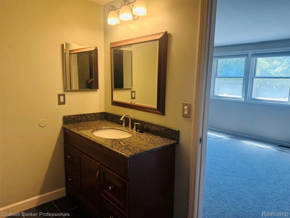 1805 Brentwood Drive #329 Troy City, MI 48098
