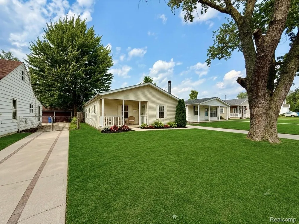 25660 Currier Street Dearborn Heights City, MI 48125