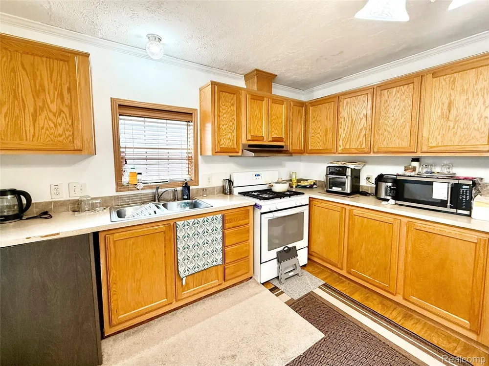 25660 Currier Street Dearborn Heights City, MI 48125