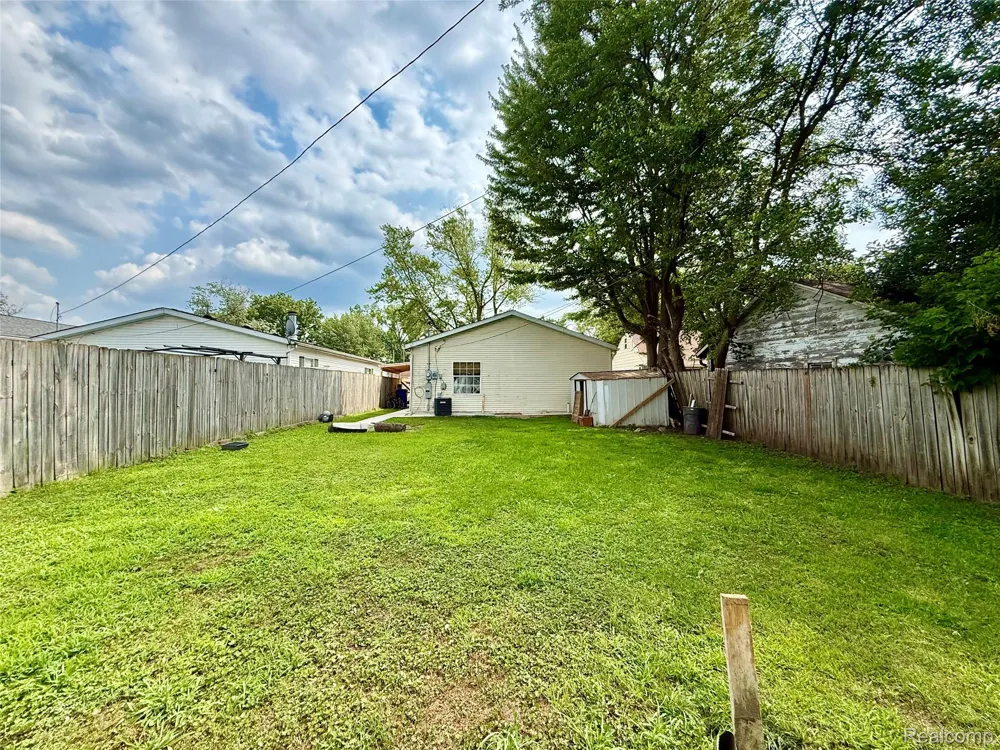 25660 Currier Street Dearborn Heights City, MI 48125