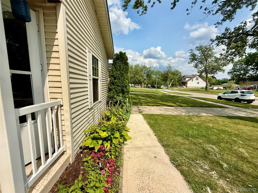 25660 Currier Street Dearborn Heights City, MI 48125