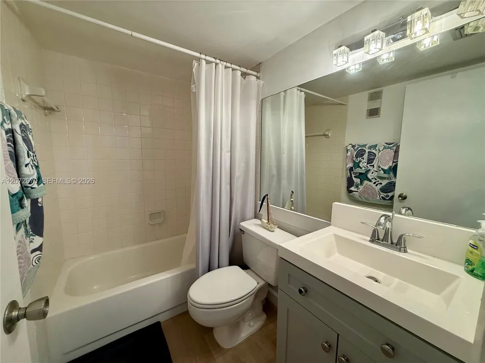 770 Claughton Island Dr #1104 Miami, FL 33131