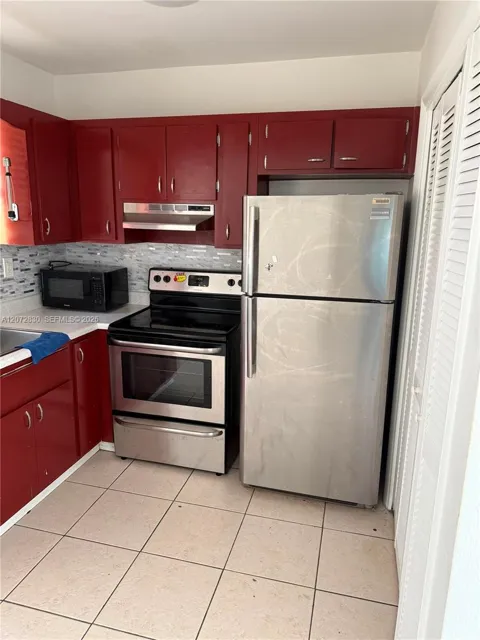 2826 Van Buren St #18