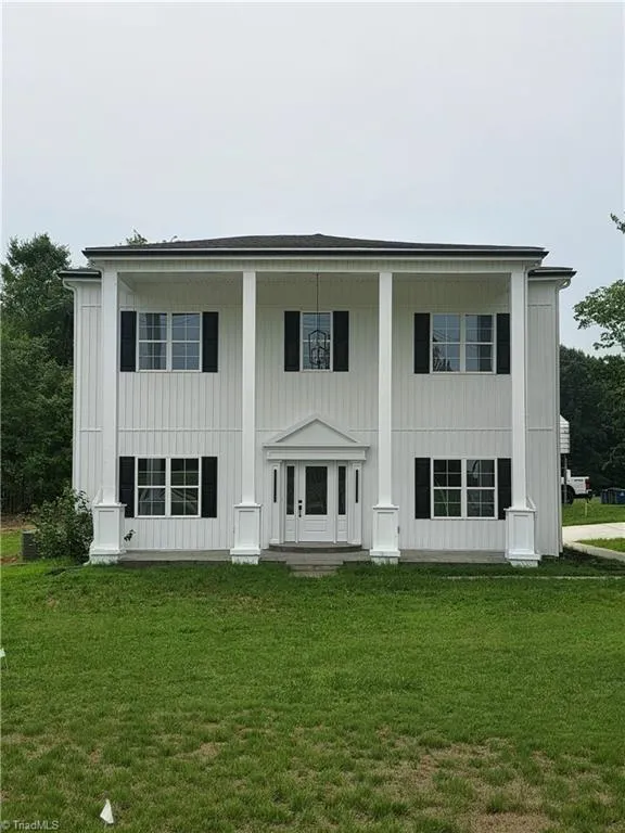 197 W Willow Street Yadkinville, NC 27055