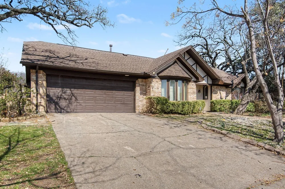 604 Baker Drive Hurst, TX 76054