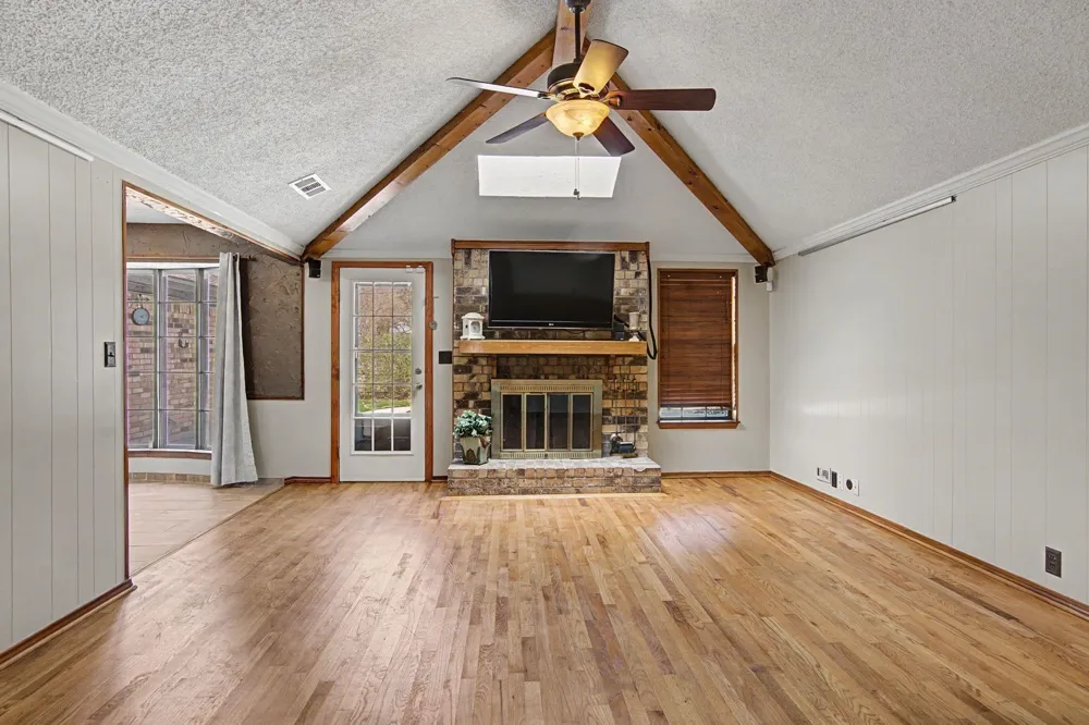 604 Baker Drive Hurst, TX 76054