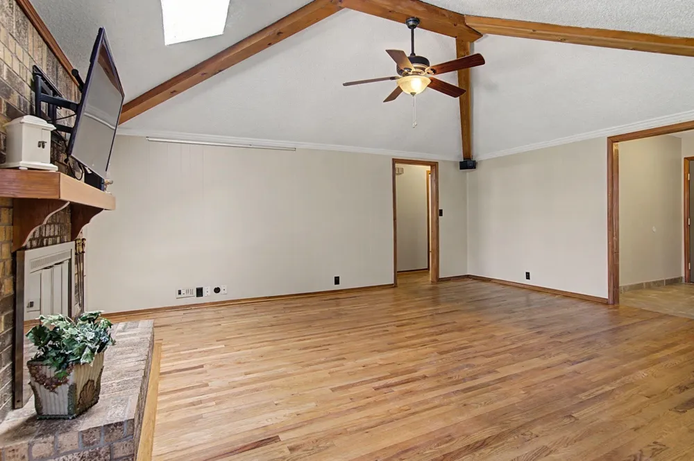 604 Baker Drive Hurst, TX 76054
