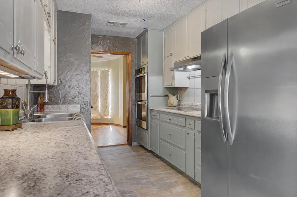 604 Baker Drive Hurst, TX 76054