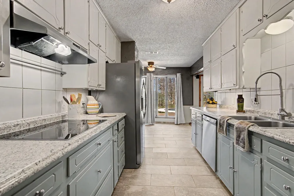 604 Baker Drive Hurst, TX 76054