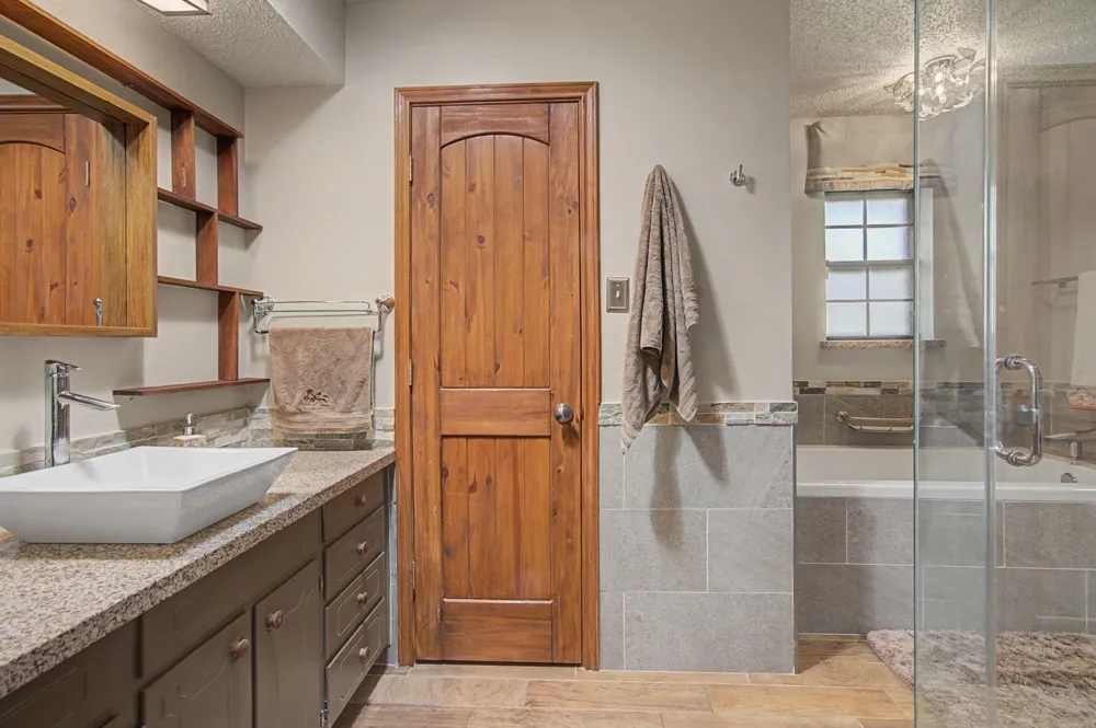 604 Baker Drive Hurst, TX 76054