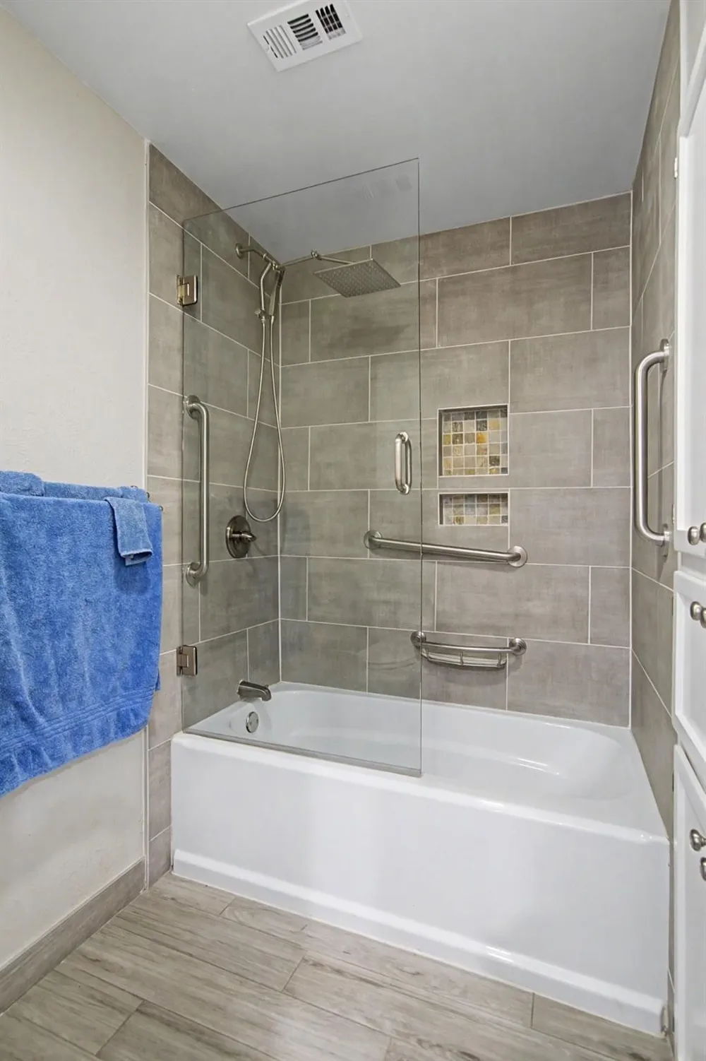 604 Baker Drive Hurst, TX 76054
