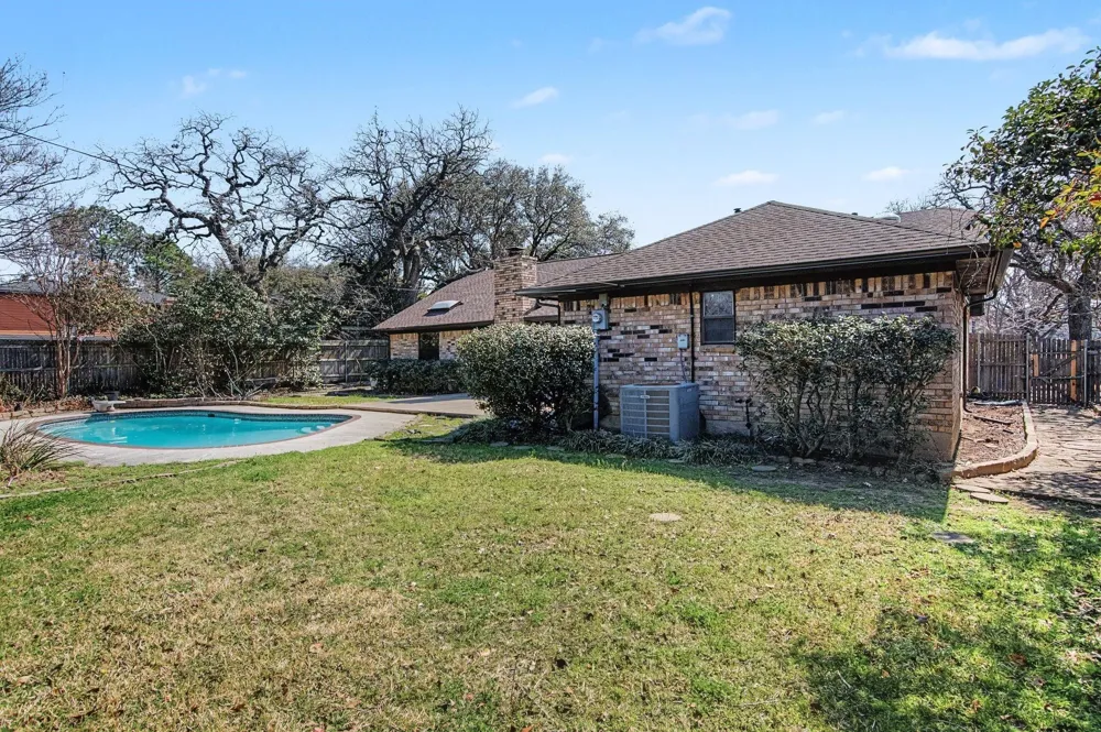 604 Baker Drive Hurst, TX 76054