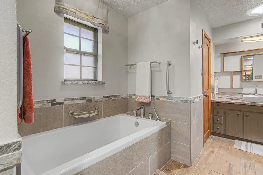 604 Baker Drive Hurst, TX 76054
