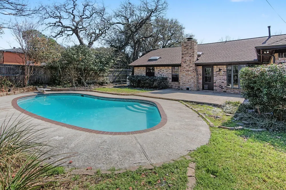 604 Baker Drive Hurst, TX 76054
