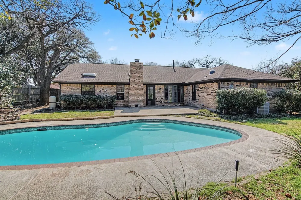 604 Baker Drive Hurst, TX 76054