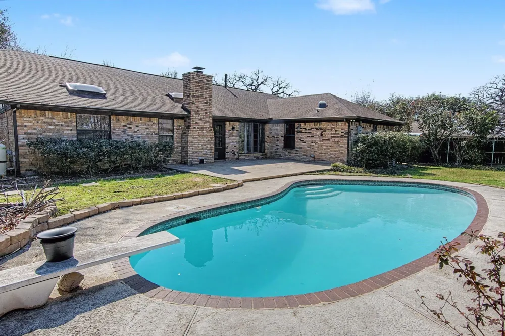 604 Baker Drive Hurst, TX 76054