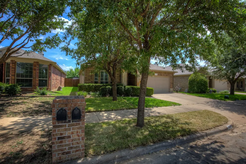 1109 Central Village Drive Denton, TX 76210