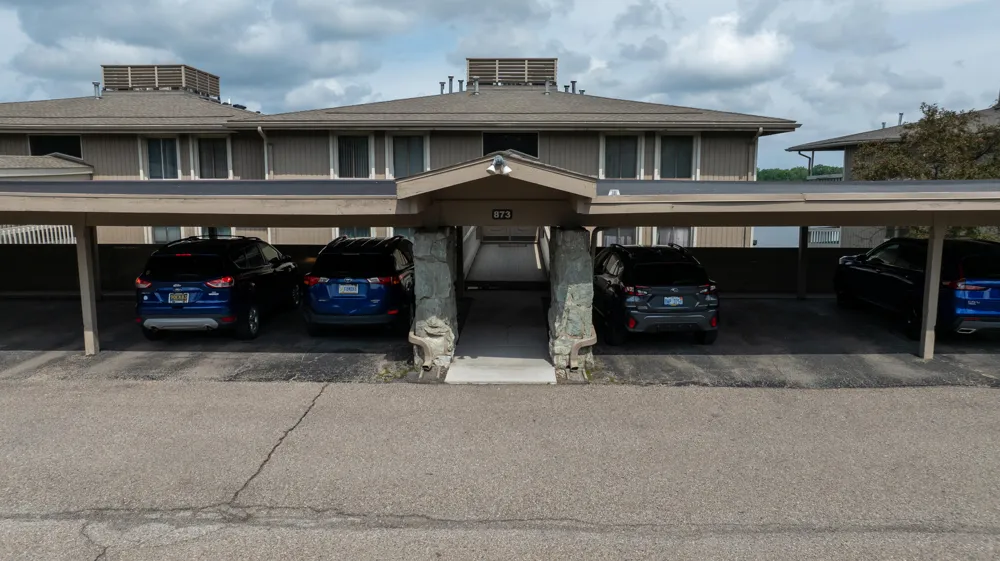 873 Cliffs Drive #105 Ypsilanti, MI 48198