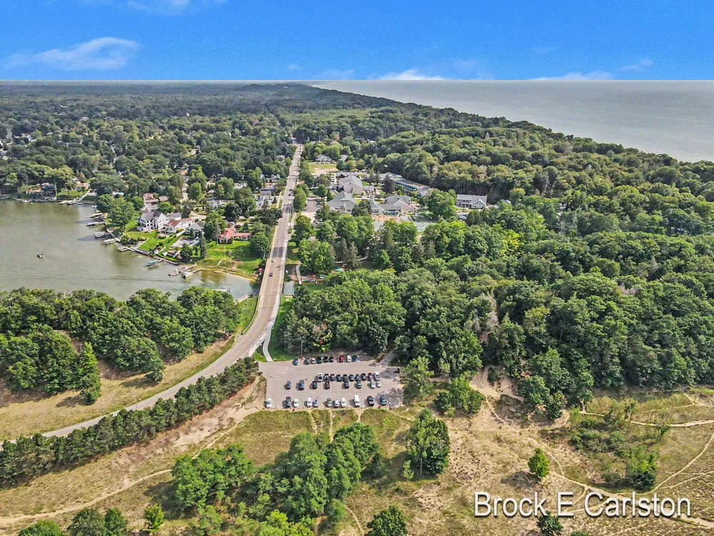 1576 Hendrick Road Norton Shores, MI 49441