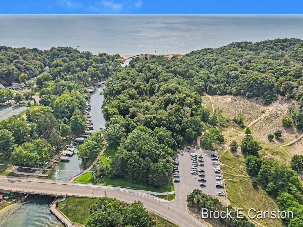 1576 Hendrick Road Norton Shores, MI 49441