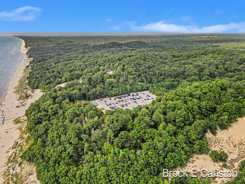 1576 Hendrick Road Norton Shores, MI 49441