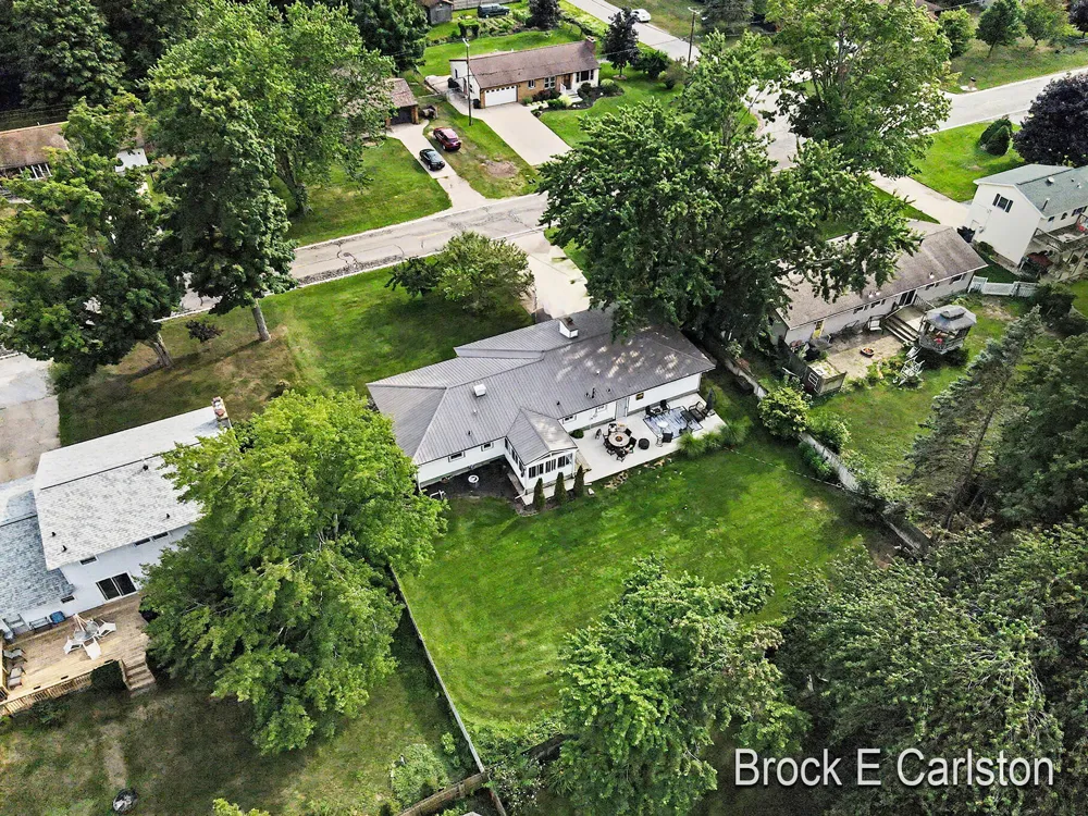 1576 Hendrick Road Norton Shores, MI 49441