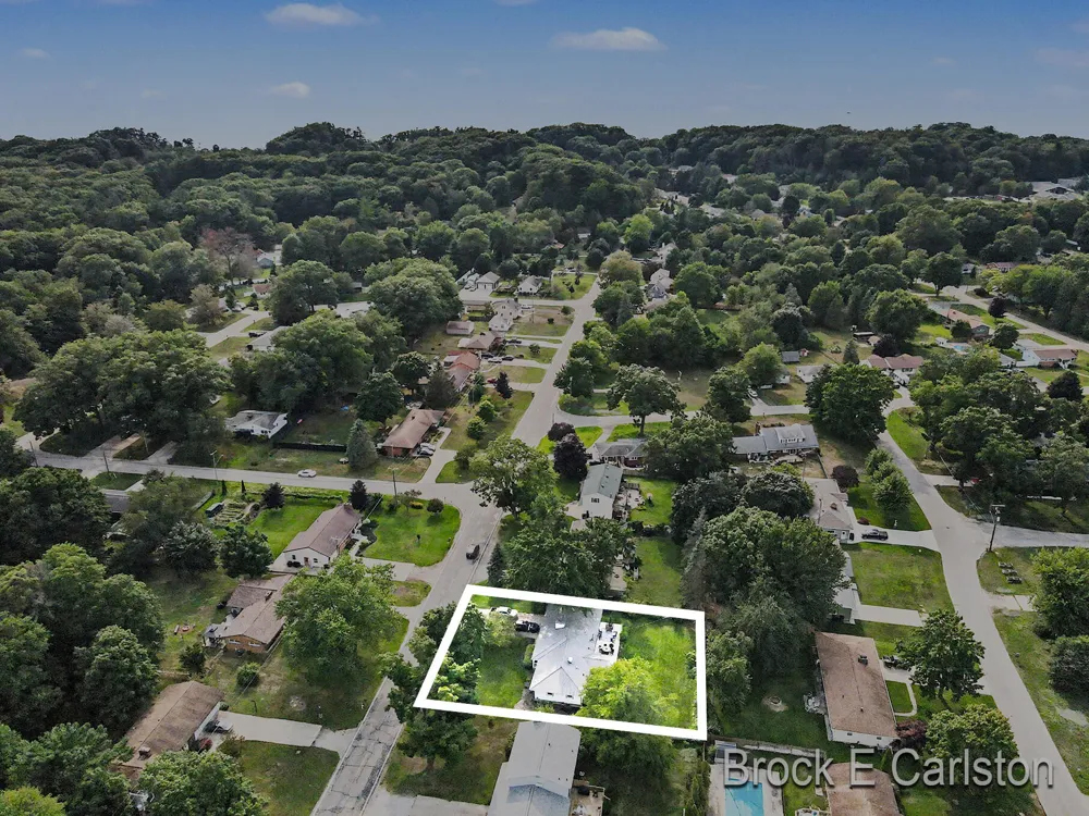 1576 Hendrick Road Norton Shores, MI 49441