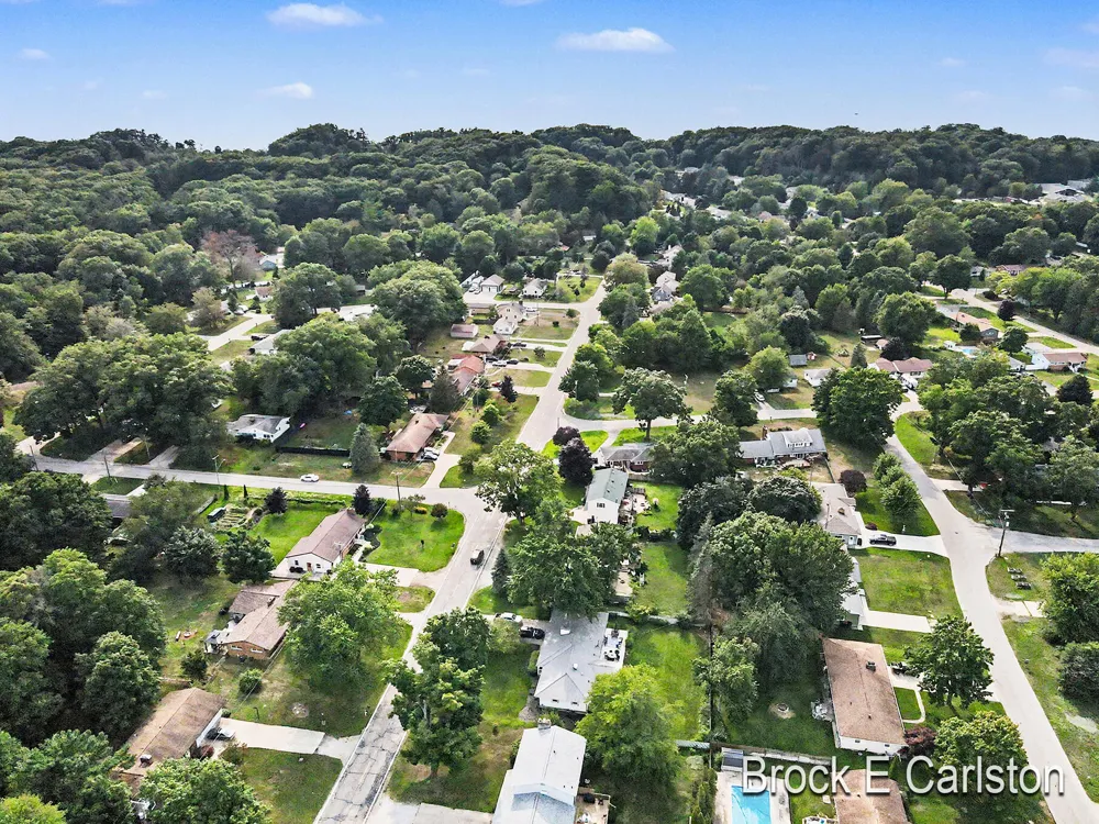 1576 Hendrick Road Norton Shores, MI 49441