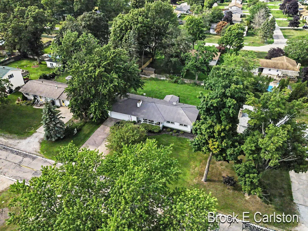 1576 Hendrick Road Norton Shores, MI 49441
