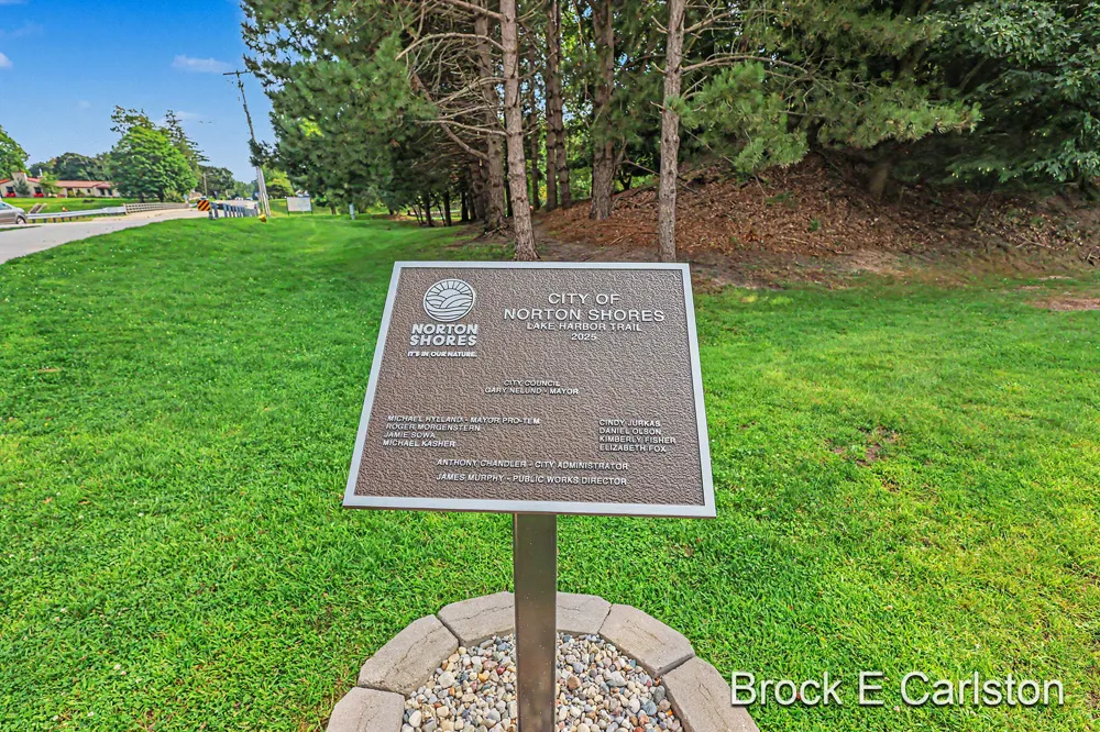 1576 Hendrick Road Norton Shores, MI 49441