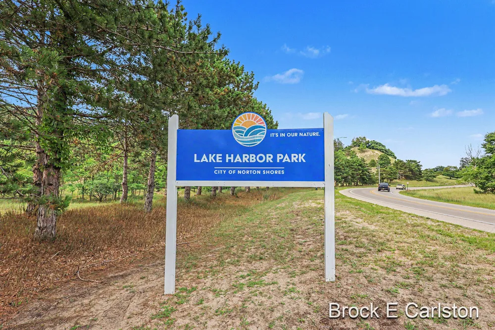 1576 Hendrick Road Norton Shores, MI 49441