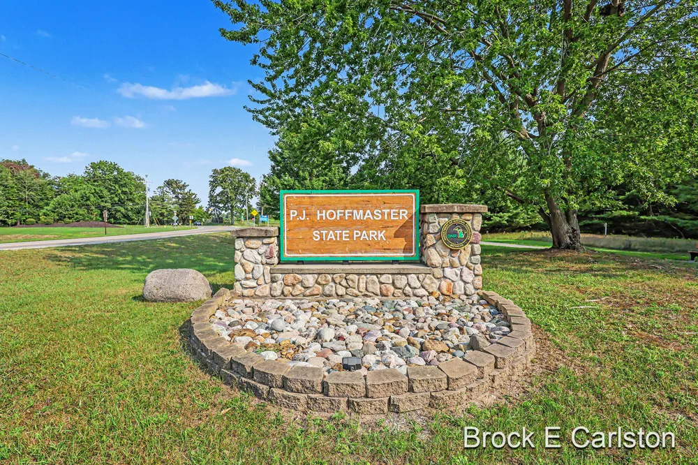 1576 Hendrick Road Norton Shores, MI 49441