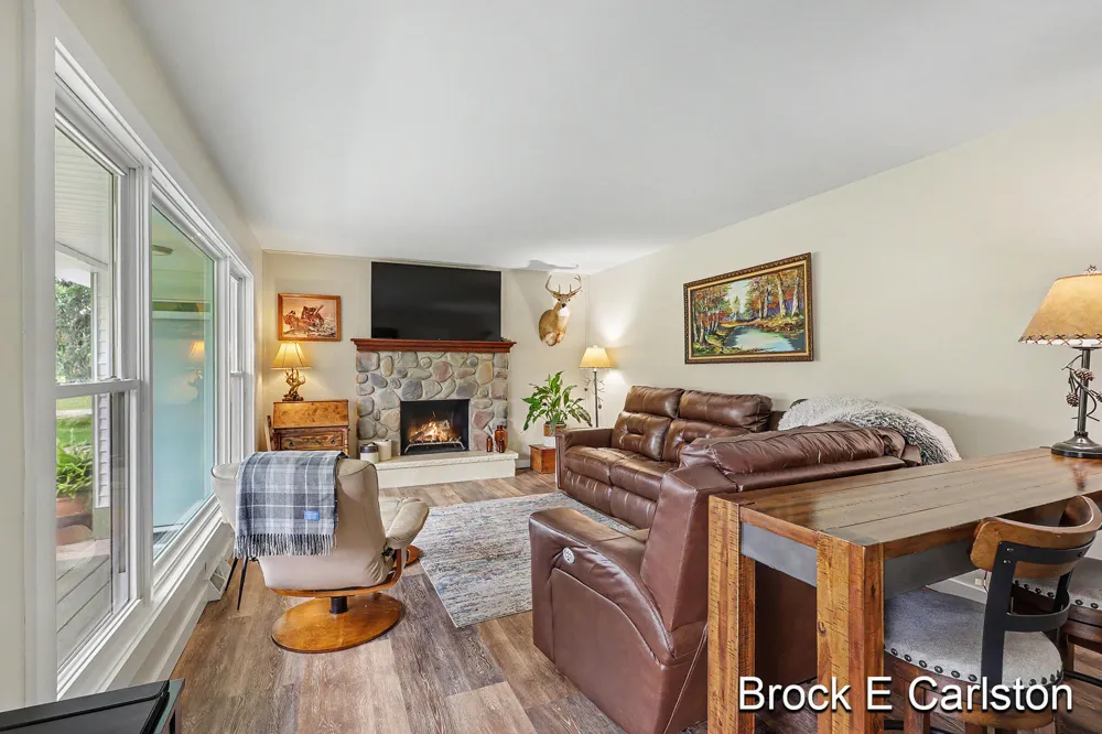 1576 Hendrick Road Norton Shores, MI 49441