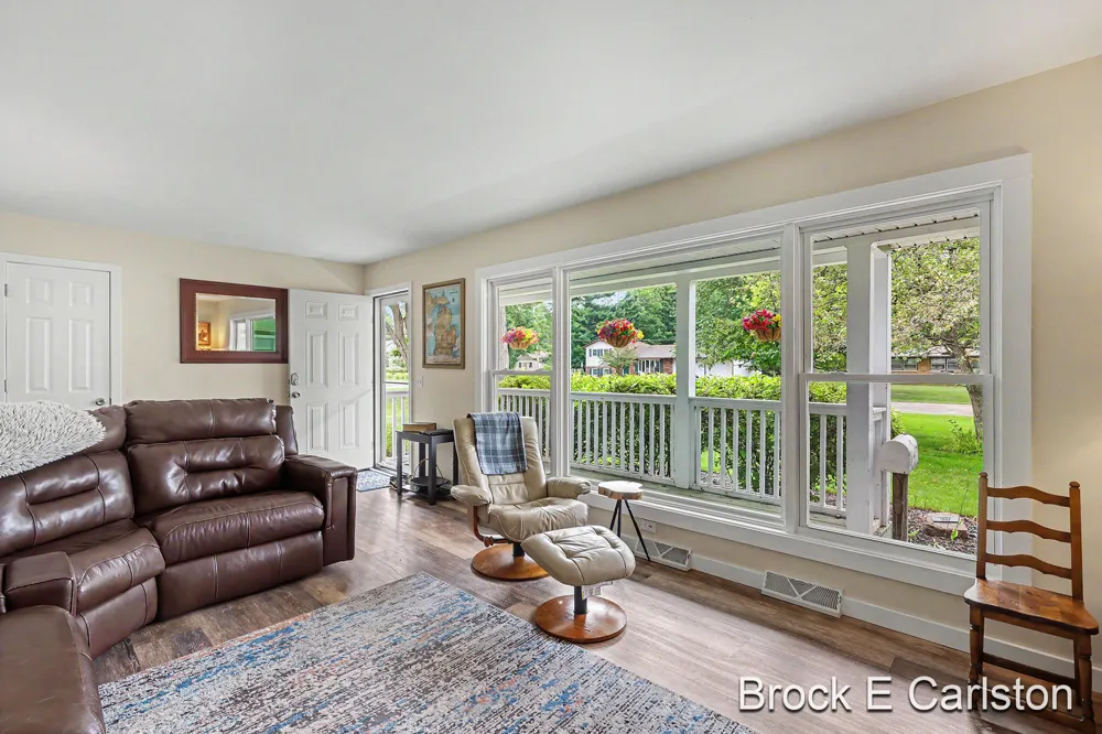 1576 Hendrick Road Norton Shores, MI 49441