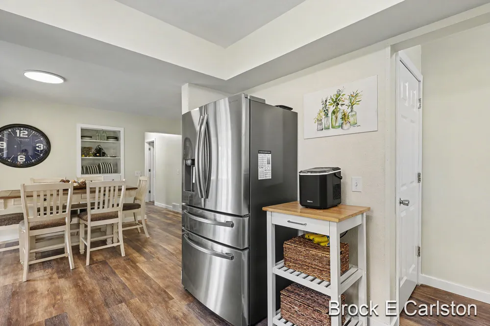 1576 Hendrick Road Norton Shores, MI 49441