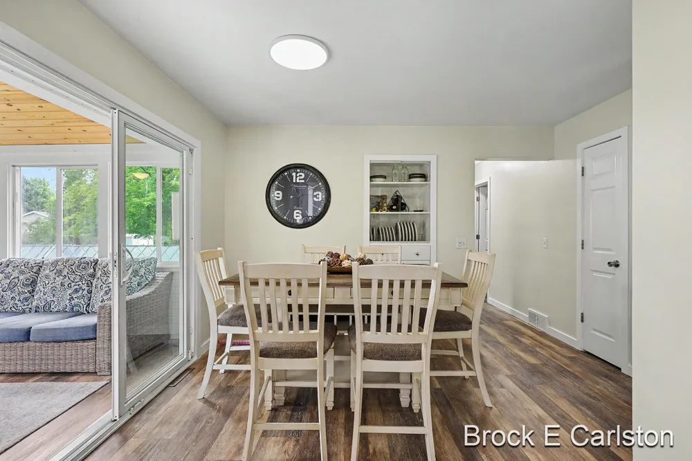 1576 Hendrick Road Norton Shores, MI 49441