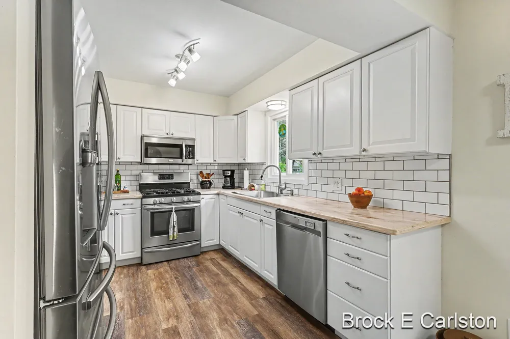1576 Hendrick Road Norton Shores, MI 49441
